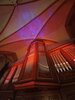 Die Orgel erstrahlte in einem festlichen Rot.