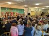Die Aula war bis auf den letzten Platz gefüllt. 