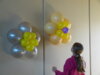 Florale Kunst aus Luftballons fertigten Jugendliche und Erwachsene in einem Workshop mit dem Uli Winkelmann, Ballonkunst Ballooni. Foto: M. Rinke