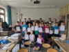 Stolz präsentierten die Kinder ihre Urkunden mit Rektorin Katrin Hartl (hi.l.), den Tutoren der Firma Rohde und Schwarz, Toni Fischer, Botschafter des Vereins „Technik für Kinder“ (hi.v.r.), Rosemarie Kaeser, Präsidentin des Rotary-Hilfswerks, und Bürgermeister Andreas Eckl 