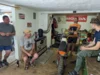 In der Werkstatt in Ramersdorf bei Kollnburg wird geschraubt, gefachsimpelt und &uuml;ber alte Erinnerungen gelacht.