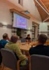 In der Gemeinderatssitzung wurden zur Veranschaulichung Bilder und ein Video vom Einsatz der fernsteuerbaren M&auml;hraupe gezeigt, die nun gemeinsam mit der Gemeinde Rattenberg angeschafft werden soll.