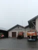 Laut B&uuml;rgermeister &bdquo;Synergieeffekt&ldquo; des Gro&szlig;projektes: Der gemeindliche Bauhof wurde mit dem alten Feuerwehrhaus erweitert, die Fahrzeuge sind in den Hallen untergebracht.