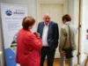 Minister Crumbach im Gespräch mit den Gästen.  (Bild vergr&ouml;&szlig;ern)