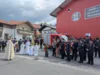 Pfarrer Werner Konrad segnete das neue Prackenbacher Feuerwehrhaus und das neue TSF der Freiwilligen Feuerwehr Prackenbach.