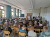 Auftaktveranstaltung des Projektes „Landfrauen machen Schule“ in Prackenbach: Die Schüler begrüßten die Ehrengäste, Ernährungs- und Hauswirtschaftsfachfrau Christiane Wittmann und Bürgermeister Andreas Eckl, mit Liedern. 