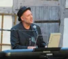 Fotoalbum: Der Berliner Liedermacher und Musikproduzent Andreas Albrecht gibt im Rahmen der Liedertour ein Hofkonzert im alten Pfarrhof