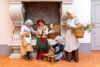 Die Dobrilugker Küchenmäuse erfahren viel über alte Küchenkräuter. Foto: LKEE/Franke
