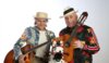 auf dem Foto sind die  Kabarettisten mit Gitarre Foto: Veranstalter
