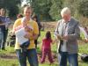 Foto vom Album: Beelitzer Streuobstwiese - Eltern pflanzen Bäumchen für Beelitzer Kinder