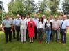 "Familienfoto" bei der Beteiligtenversammlung in Steinach: Die Bürgermeister der Trägergemeinden mit Netzwerkpartnern