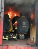 Vorschaubild der Meldung: Atemschutzgeräteträger trainieren im Brandcontainer