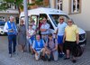 Bürgerbusfahrer und Partnerinnen auf dem Marktplatz in Eppingen