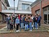 (Quelle: Gemeinde Goldenstedt) Von links Mitte: Bürgermeister Alfred Kuhlmann, Schülerinnen und Schüler des 9. und 10. Jahrganges Hinten rechts: Organisator/schulische Betreuung Alexander Seddig, Organisator/MIT-Vorsitzender Ralph Muhle