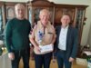Meldung: Bürgermeister Axel Schmidt gratuliert Dachdeckermeister Ulrich Thiede zum 75. Geburtstag