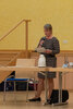 Frau Woltersdorf, Organisatorin des Wettbewerbs, hielt die Laudatio für Holzhausen