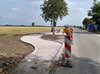 06.09.2021 - Pflasterung des Gehwegs im Bereich des Parkplatzes