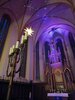 Lichteffekte an der Decke der Kirche &uuml;ber dem Altar.