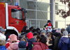 Foto vom Album: Der Weihnachtsmann kommt mit der Feuerwehr