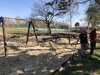 17- Die ersten Tonnen Sand im Spielplatz