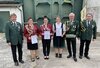 Königin, 1. und 2. Hofdame und Vorstand