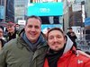 Die Tourbegleiter Fabian Zorn (links) und Tobias Steil (rechts) am Times Square in New York