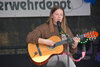 Leonie S., Schülerin des Gymnasiums am Sandberg, performte mit ihrer Gitarre einige Songs.