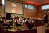 Die Trachtenkapelle Schondra mit dirigent Tobias Frühwirth begleitet die Zuhörer wie mit einer Zeitmaschine durch Vergangenheit, Gegenwart und Zukunft der Musikgeschichte