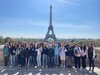 Die Teilnehmerinnen und Teilnehmer des WHG und des Johannesgymnasiums vor dem Eiffelturm