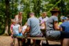 Foto vom Album: Regenbogens Lernriesen feiern im Wald Abschlussfest