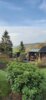 Gartenhütte mit Beet; Bahratal im Hintergrund