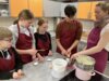 Foto vom Album: Osterbäckerei in der Elbtalgrundschule  Kulinarische Osterreise