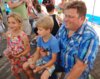 Jens mit Klein-Jannes beim Grillfest 2014