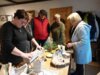 Foto vom Album: Rosen-Frauen basteln in Perleberg