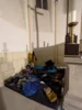 Auch hinter dem Altar wird geschlafen