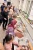 Foto vom Album: Kids aus dem Soldiner Kiez beim Weihnachtsbacken