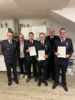 Ehrungen der Feuerwehrkameraden, Robin Seeger, Moritz Pfeifle, Daniel Armbruster durch Feuerwehrverbandsvorsitzenden Maik Zinser, mit auf dem Bild Bürgermeister Reinhold Möhrle, Feuerwehrkommandant Peter Fischer