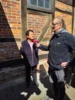 Interview vor der Fachwerkkirche