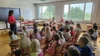 Frau Schmidt begr&uuml;&szlig;t die Jury