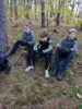 Foto vom Album: Auf die Plätze, fertig, los – die 8b packt im Wald mit an!