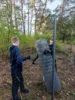 Foto vom Album: Auf die Plätze, fertig, los – die 8b packt im Wald mit an!
