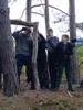 Foto vom Album: Auf die Plätze, fertig, los – die 8b packt im Wald mit an!
