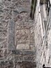 Zeuge einer fernen Vergangenheit: Zugemauertes romanisches Fenster