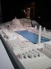 Modell der Großen Halle mit dem Großen Becken, Teil der Ausstellung Mythos „Germania“, Quelle: WikimediaCommons