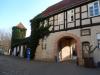 Stadt Perleberg | Der Eingang der BONA befindet sich auf dem Innenhof des Wallgebäudwes. Die Abbildung zeigt den Torbogen des Wallgebäudes.