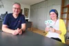 Bildunterzeile: Sprachen über das Stammtisch-Projekt: Landrat Frank John und Magdalena Baspinar-Görlinger. Foto: Sandra Brettar