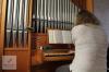 Claudia Träger an der Orgel