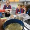 Foto vom Album: Hurra, Oma und Opa sind da! Projektwoche der Klasse 3b "Jung und Alt"