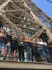 Ein Teil der deutschen Schüler auf dem Eiffelturm