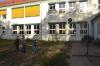 3 Sch&uuml;ler beim Werfen am Basketballkorb
